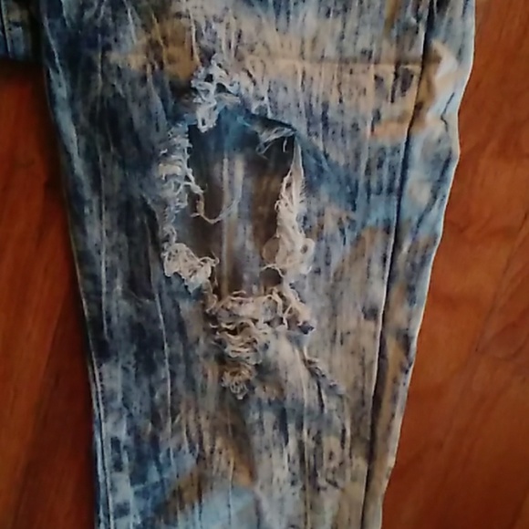 Distressed/destroyed VIP jeans - Picture 3 of 5